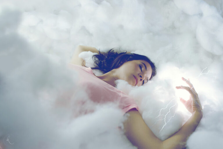 lighting_light_sleeping_sky_clouds_peace_sleep_magic-883293.jpg!d